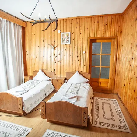 בית חווה Casa Dintre Pini *