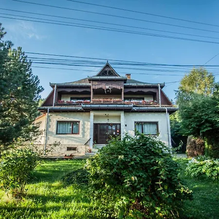 בית חווה Casa Dintre Pini *