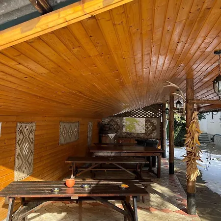 בית חווה Casa Dintre Pini *
