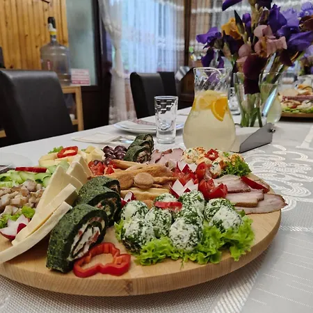Casa Dintre Pini * אגאפיה